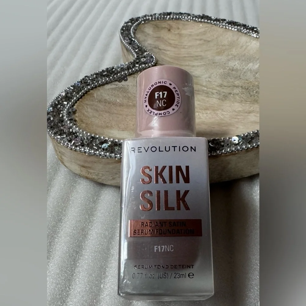 F17NC Skin Silk Serum Foundation -
Revolution - Picture 7 of 7